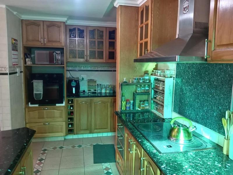 5 Bedroom Property for Sale in Rocklands Western Cape